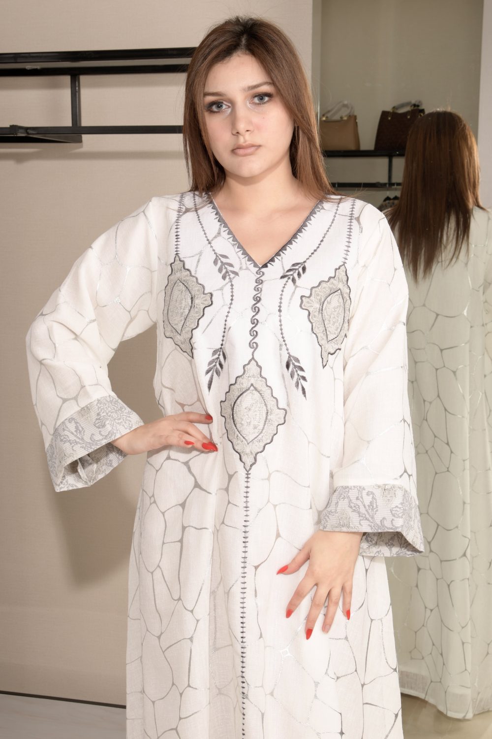 جلابيه بتطريز ناعم